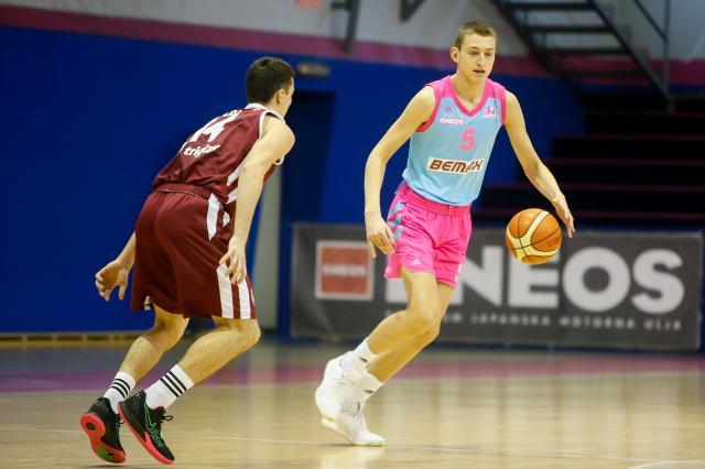 1655898789741093234.jpg 开云体育下载官网-潜力新人意外掉落 勇士还愿送出手中的28号签吗?