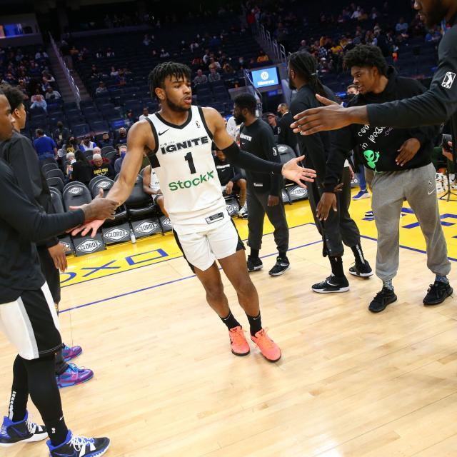 1655898850592013001.jpg 开云体育下载官网-潜力新人意外掉落 勇士还愿送出手中的28号签吗?