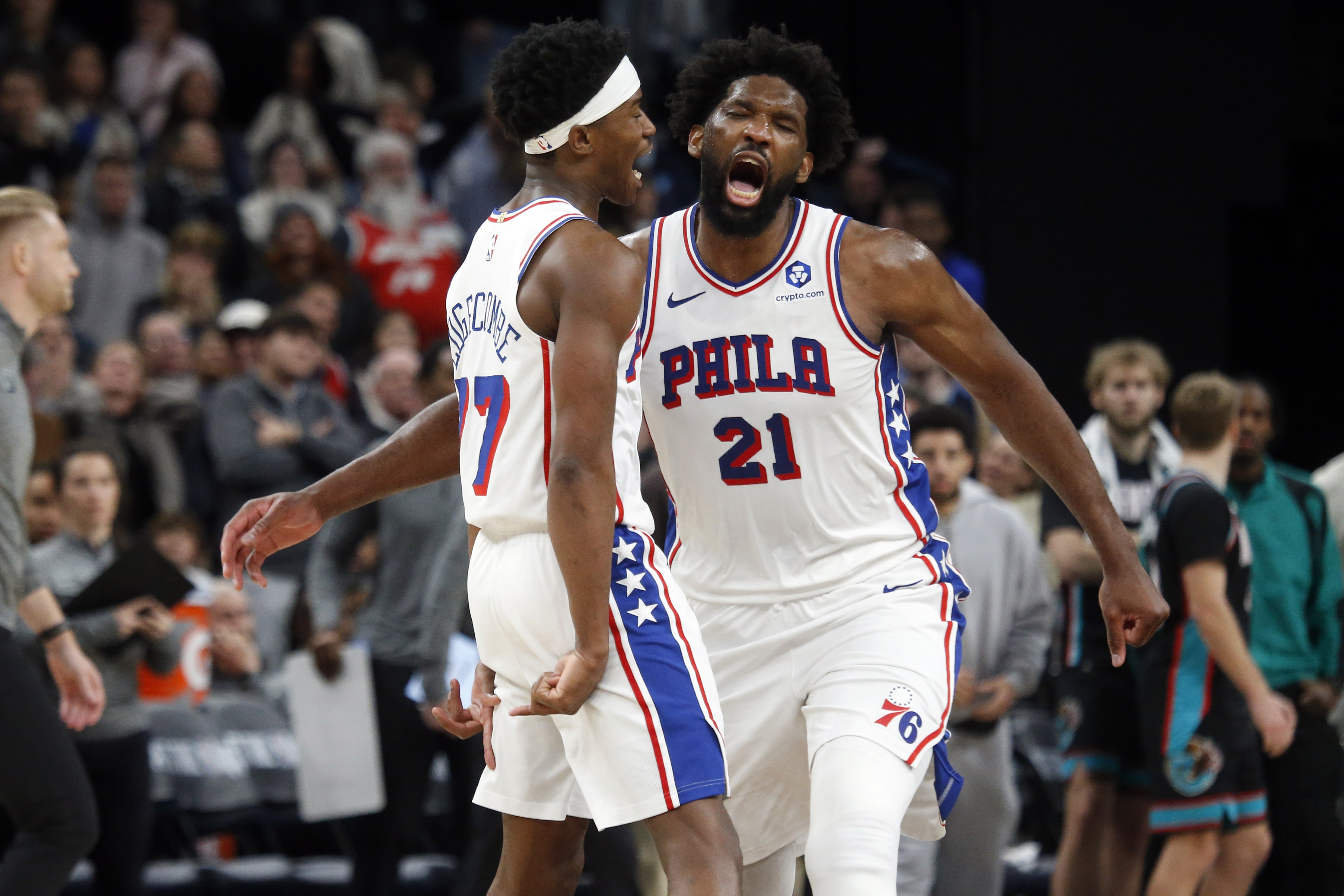 开云体育下载官网-埃奇库姆：媒体渲染得好像恩比德不想打球一样 他可是在带伤作战