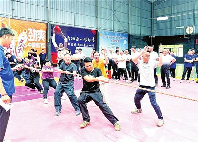开云体育下载网页版-云安区举行职工拔河比赛|六都镇爱运球馆|云浮日报|云浮市|广东省|长绳_新浪体育_新浪新闻