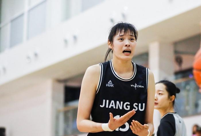 开云体育下载APP-12分钟砍21分！中国女篮26岁2米中锋11投10中：宫鲁鸣该招进她？
