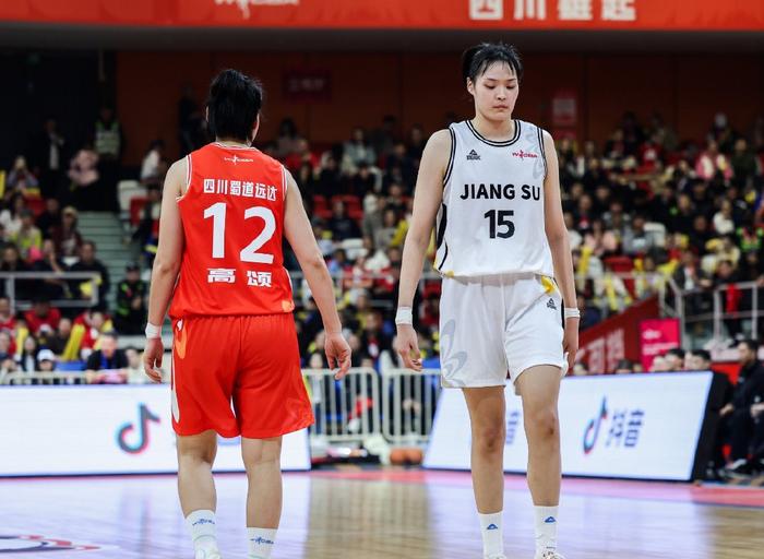 开云体育下载APP-12分钟砍21分！中国女篮26岁2米中锋11投10中：宫鲁鸣该招进她？