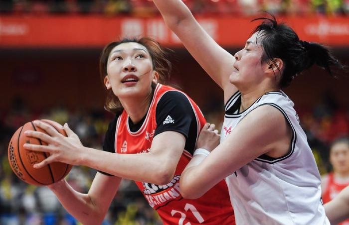 开云体育下载APP-12分钟砍21分！中国女篮26岁2米中锋11投10中：宫鲁鸣该招进她？
