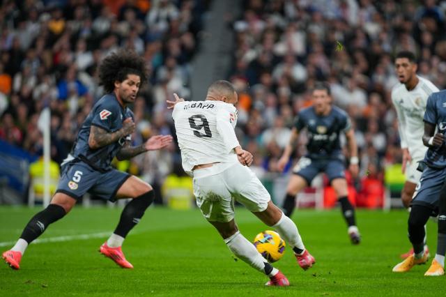 开云体育下载网页版-【现场】巨星闪光后开启省电模式 皇马低功耗险胜