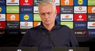 开云体育下载APP-主场一战出局？穆帅新闻会打呼噜+不建议对手庆祝