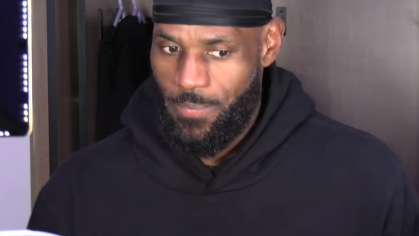 开云体育下载网址-老詹回应ESPN报道：那些东西根本影响不到我 和珍妮一直互相尊重