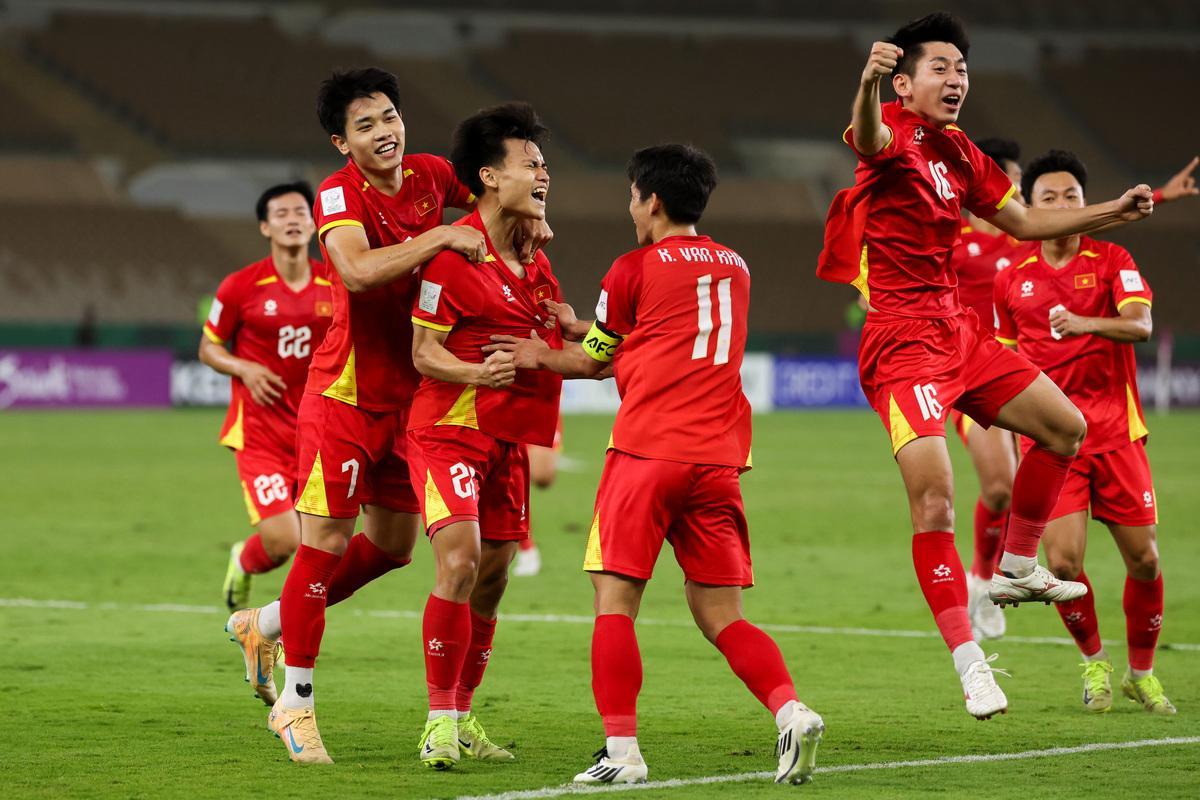 开云体育下载官网-U23国足拿到了最差剧本：一场由流量编导的舆论悲喜剧