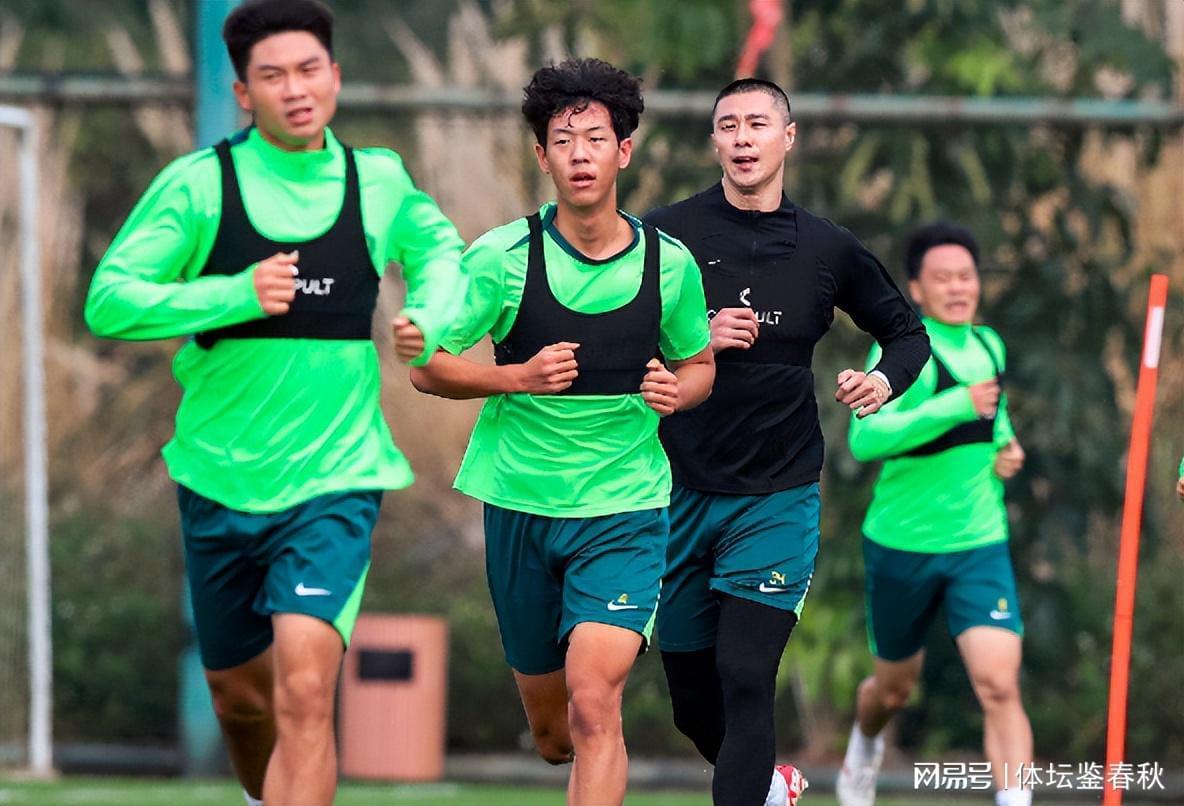 开云体育下载APP-拒绝离队！国安欲解约外援中卫遭拒，到底是谁给俱乐部留下大坑？